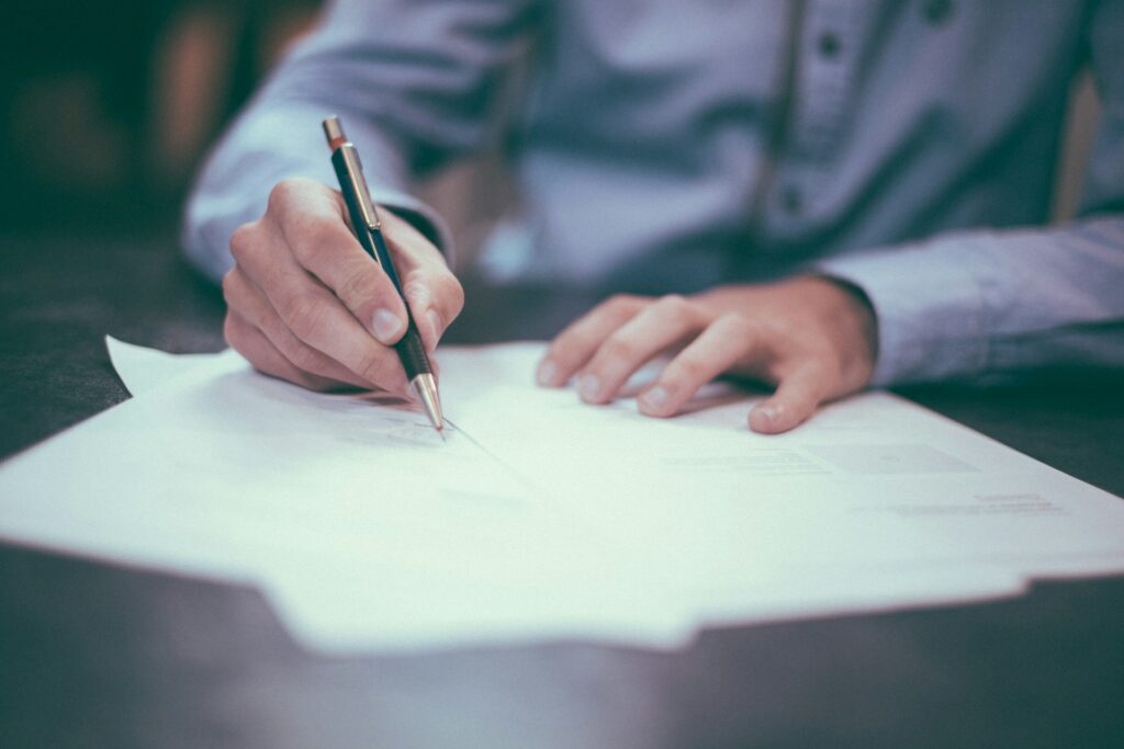 外籍勞工通訊社 (FWA) 資料刊登與求職求才安全公約。 圖/Unsplash