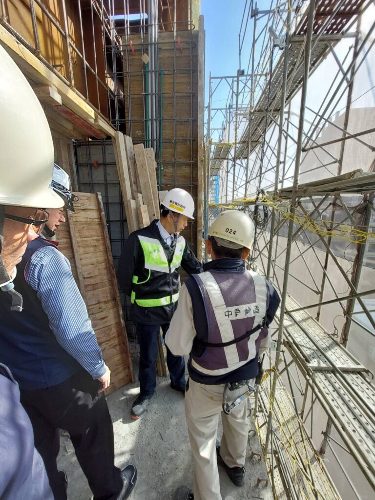 鑑於近年營造工程墜落職災佔比偏高，特別於今年針對易發生墜落職災之建築工地，採取勤查嚴罰