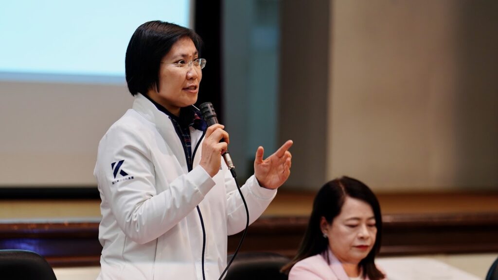 立委徐欣瑩強調,並非要爭取無限制的放假,而是要還給全部勞工合理工時