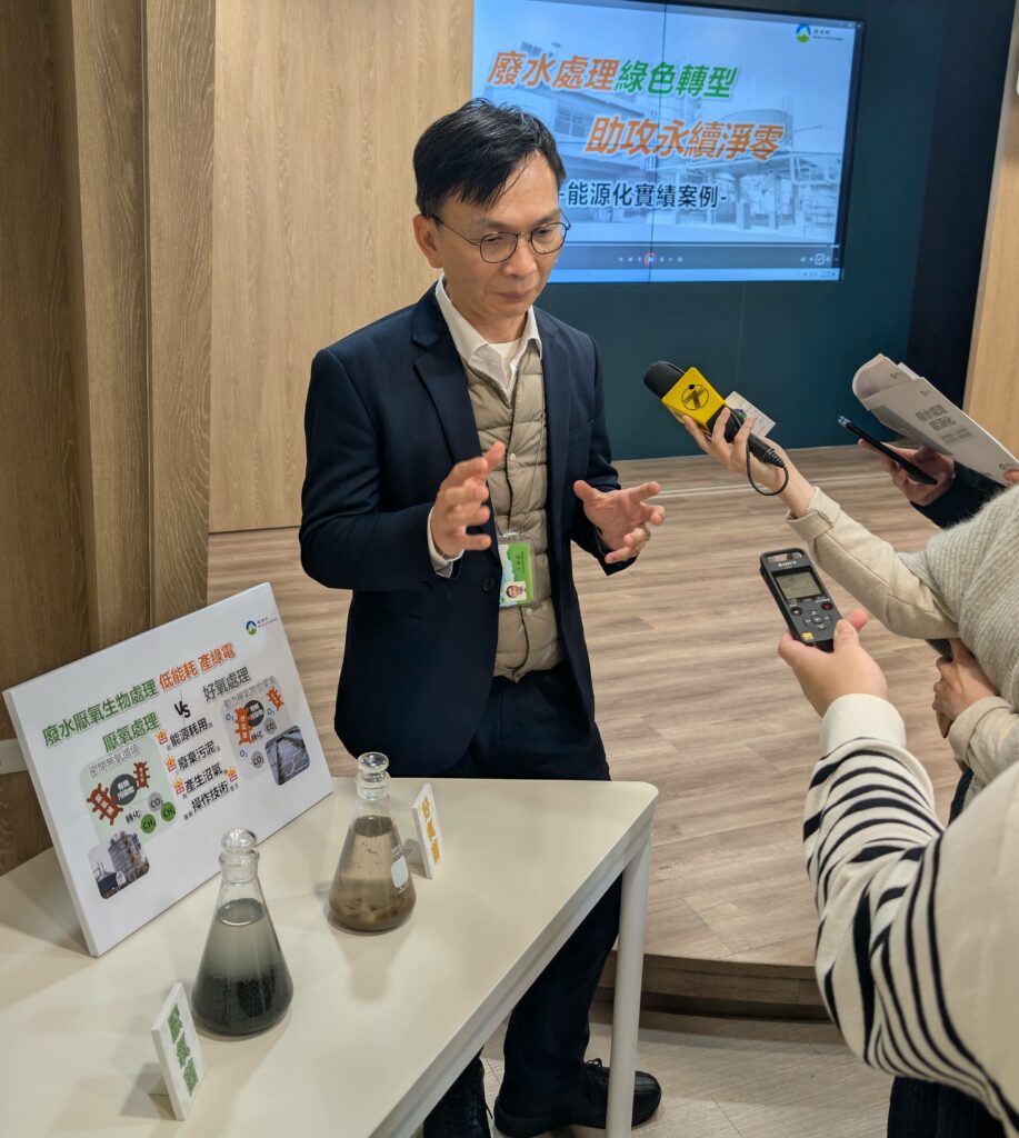 王嶽斌說明厭氧處理、沼氣回收發電除了電費降低、發電售電、減碳，未來也能申請碳權