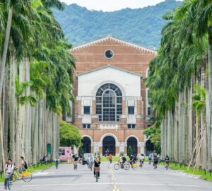 境外生破14萬學位生逾9萬人雙創高 越南學位生突破4萬人 馬國跌至8千。圖／Unsplash