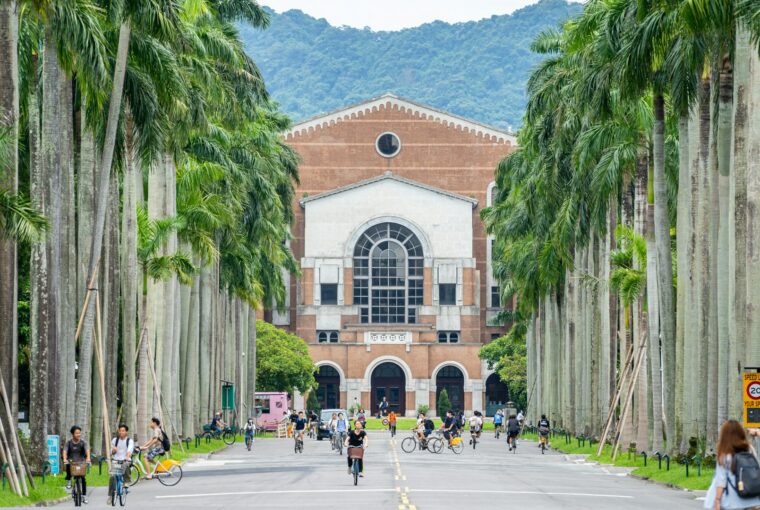 境外生破14萬學位生逾9萬人雙創高 越南學位生突破4萬人 馬國跌至8千。圖／Unsplash