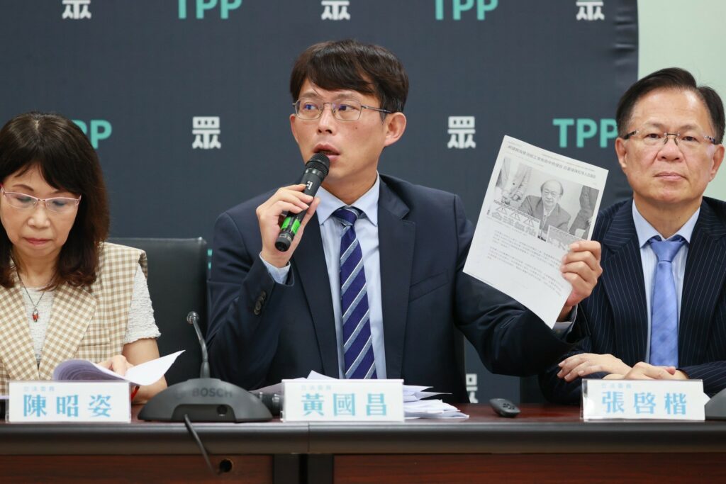 黃國昌則表示，勞工視產業發展基石，雇主也需要審視其勞動環境是否符合勞工需求。圖／民眾黨提供