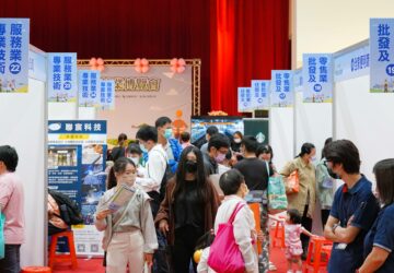 北分署5月17日在宜蘭大學活動中心舉辦東部地區首場大規模就博會，集結50家優質企業，釋出1300個工作機會。