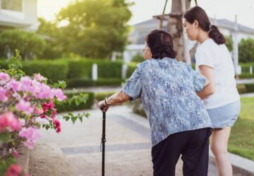 經濟弱勢家庭聘外看 薪資補助到8月 補助無延長 符合資格8/11前提出申請