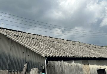 石綿廢建材棄物清運補助申請爆量 苗縣環保局將採抽籤決定順序。圖／環境部
