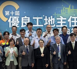 出席「第10屆優良工地主任」表揚典禮 劉世芳：感謝投入各類工程的從業人員 鼓勵工地主任在工法、建材接軌國際淨零趨勢。圖／內政部