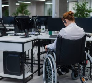 身心障礙者職場合理調整行政指導 7/1生效善用外部資源落實協商 雇主不得因調整請求資遣
