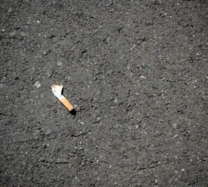 亂丟菸蒂車主擬列為處罰對象引反彈 環境部：蒐集意見下階段研商討論。圖／Unsplash
