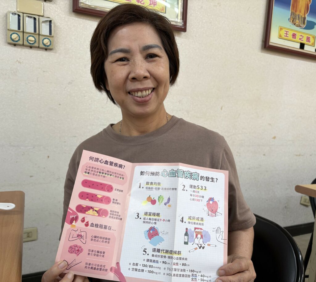 新住民朋友認真聆聽健康講座,並分享心得。圖/移民署