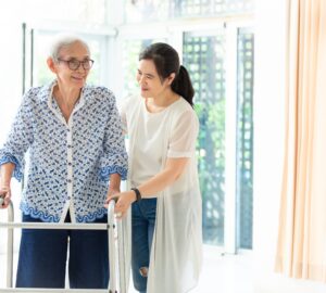 80歲以上長者持身分證明文件聘外看 申請資料缺漏無法修改 待7日後重提