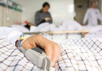 勞動部公告聘僱外籍看護資格新標準 明訂被看護者失能與依賴照護評估準則