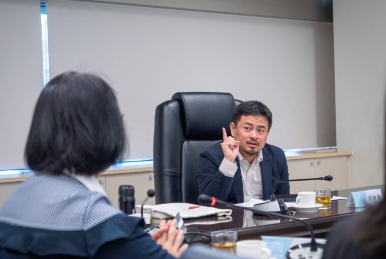 鬆綁外籍家庭幫傭門檻 洪申翰:評估中