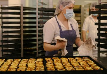中秋前夕 糕餅業進入趕工旺季 工時、加班須合法 中市將訪視輔導