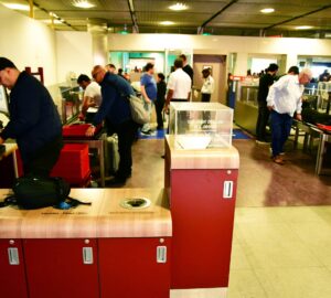 機場手檢區竟非強制 立委要求補破網