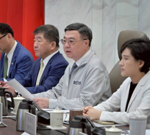 主持非洲豬瘟中央災害應變中心會議