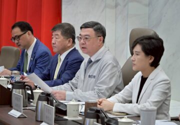 主持非洲豬瘟中央災害應變中心會議