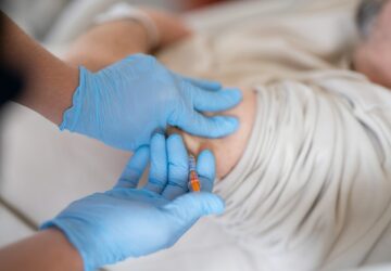 เจ็บป่วยวันหยุดไม่ต้องรีบไปโรงพยาบาลใหญ่! คู่มือการหาหมอวันหยุดที่ศูนย์ดูแลผู้ป่วยฉุกเฉินระดับเบา (UCC) วันอาทิตย์และวันหยุดนักขัตฤกษ์. photo／Unsplash