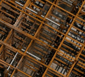 放寬一般營造業移工1.5萬總額 僅限投入丹娜絲災後復原營造廠。圖／Unsplash