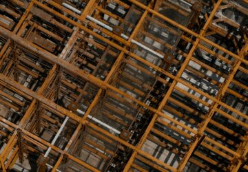 放寬一般營造業移工1.5萬總額 僅限投入丹娜絲災後復原營造廠。圖／Unsplash