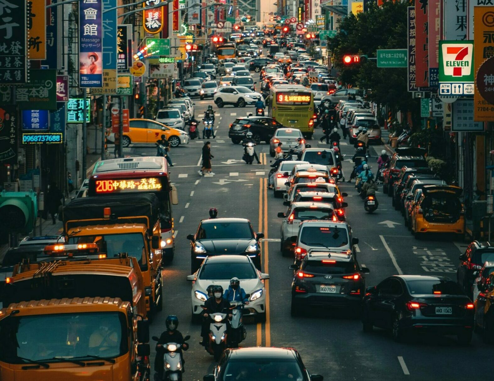 โทษหนักขับรถโดยไม่มีใบขับขี่คาดเริ่มใช้ครึ่งปีแรก 2026: ครั้งแรกปรับสูงสุด 6 หมื่น "ปรับเพิ่มสะสมไร้เพดาน". photo/Unsplash