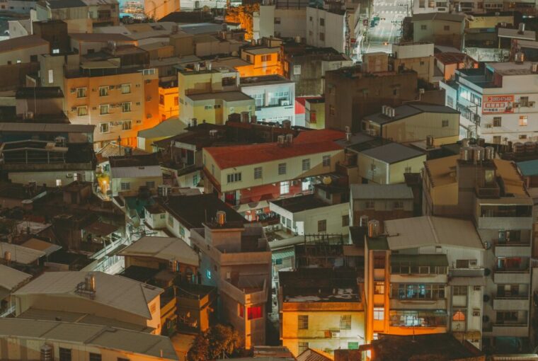 明年租補將排除頂樓加蓋、違建 國土署：舊戶有1年緩衝機制。圖／Unsplash