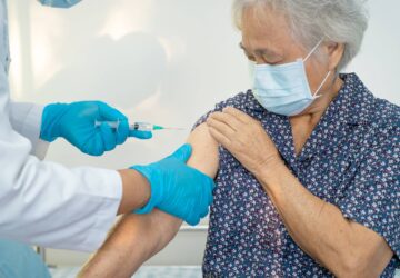 公費新冠疫苗 疾管署:明年1月擴大全民接種