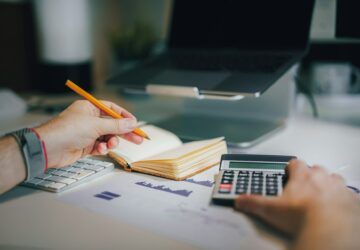 ตัวอย่างการคำนวณการปรับเบี้ยประกันภัยแรงงาน/สุขภาพ และค่าล่วงเวลาแรงงานต่างชาติ ปี 2026. photo/Unsplash