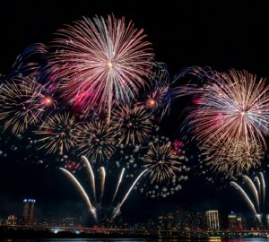 สรุปงานปาร์ตี้วันส่งท้ายปีเก่าไต้หวัน 2026 | รวมทัพศิลปิน K-Pop ดอกไม้ไฟสุดตระการตา และข้อมูลการเดินทางแบบครบจบในที่เดียว. photo/Unsplash