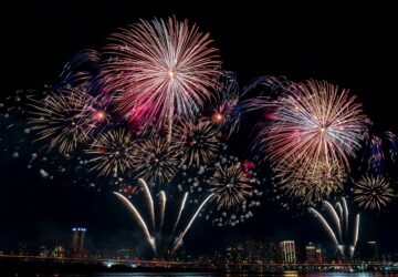 สรุปงานปาร์ตี้วันส่งท้ายปีเก่าไต้หวัน 2026 | รวมทัพศิลปิน K-Pop ดอกไม้ไฟสุดตระการตา และข้อมูลการเดินทางแบบครบจบในที่เดียว. photo/Unsplash