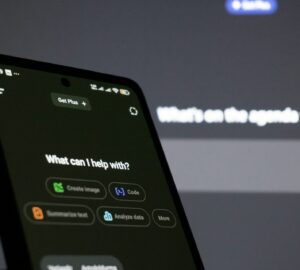 擴大輔導補助 促進服務業AI應用升級。圖/Unsplash