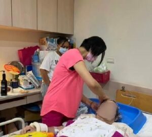 台北市移工學院 新增沐浴安全教學。圖／台北市勞動力重建運用處