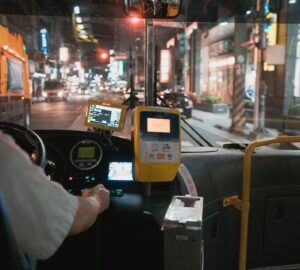 ไต้หวันเตรียมพิจารณาอนุญาตให้บัณฑิตจบใหม่ชาวต่างชาติทำงานเป็นคนขับรถ: ร่างข้อเสนอยังรอการอนุมัติ พร้อมปรับเกณฑ์ภาษาจีนสูงขึ้น. photo/Unsplash