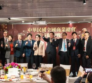 商總新春晚宴 洪申翰喊話企業加薪