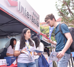 留臺就業法規鬆綁、跨國業務需求 企業招募、培育外籍人才益發開放。圖／臺師大