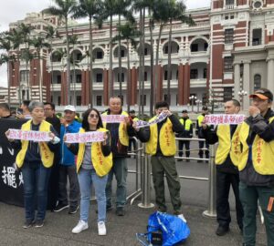 勞團赴總統府抗議 要求提高雇主提繳率