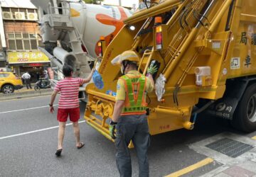 How to Check Garbage Truck Schedule? A Simple Guide - Taipei City. photo/Taipei City Government