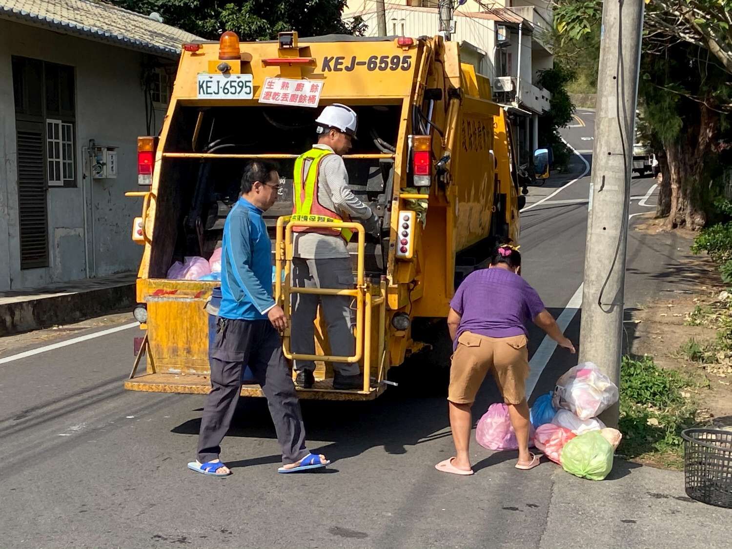 How to Check the Hsinchu City Garbage Truck Schedule? A Simple Guide. photo/Hsinchu City Government