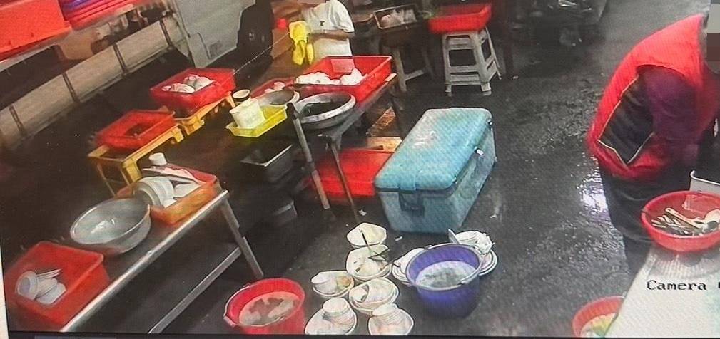 未成年兒童每日清晨即開始工作，長期失去正常就學、休閒及成長環境。圖／移民署